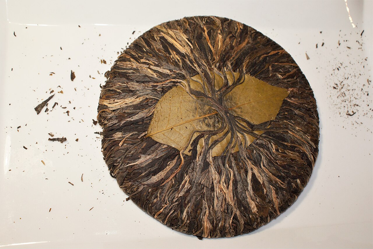 Raw (sheng) Pu'er tea cake